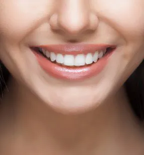 What is the Difference between Dental Crowns and Dental Veneers?